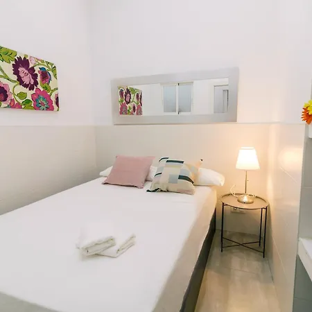 Loft Overlooking Market Square Апартаменты Аликанте