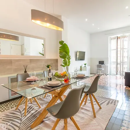 Loft Overlooking Market Square *