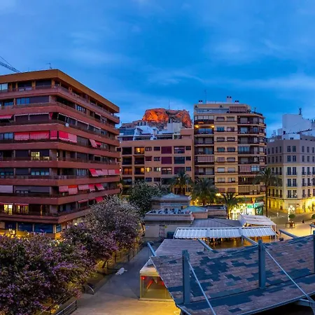 Loft Overlooking Market Square アリカンテ